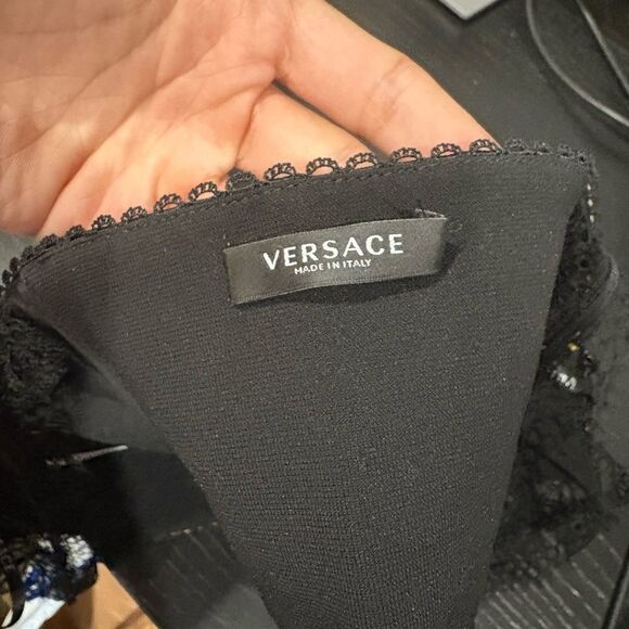 Versace Lace-trimmed printed silk-twill bralette top Medusa - Picture 4 of 8